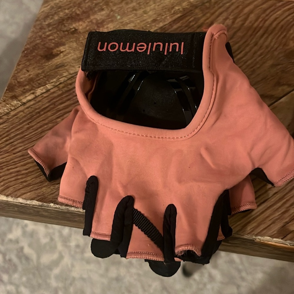 Lululrmon weightlifting gloves